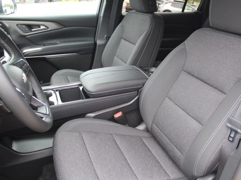 New 2026 Chevrolet Traverse LT w/ Driver Confidence Package AWD/4WD image 9