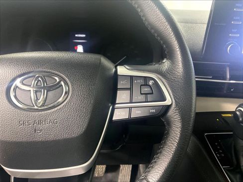 Used 2022 Toyota Sienna XLE w/ XLE Plus Package image 24