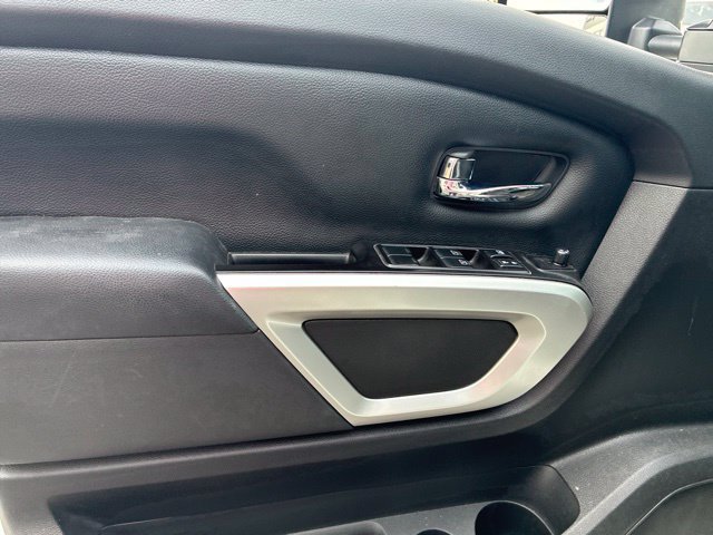 Used 2019 Nissan Titan SV w/ SV Convenience Package AWD/4WD image 12