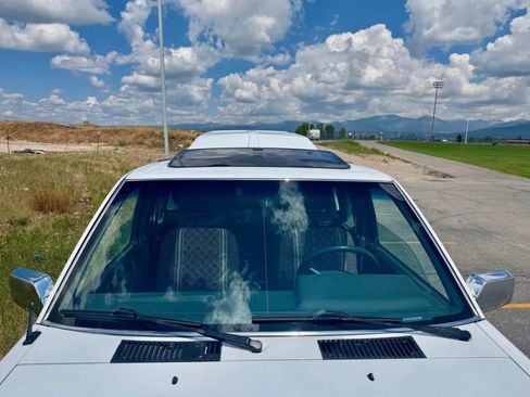 Used 1993 Nissan Pickup SE AWD/4WD image 3