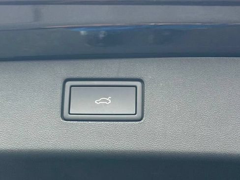 Certified 2025 Volkswagen Tiguan SE R-Line AWD/4WD image 20