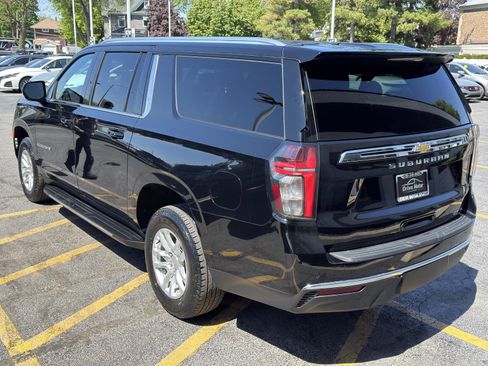 Used 2023 Chevrolet Suburban LT RWD image 9