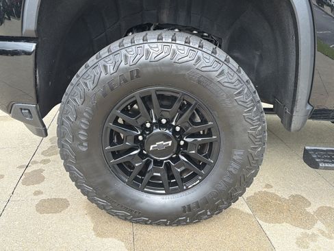 Used 2026 Chevrolet Silverado 2500 ZR2 AWD/4WD image 11