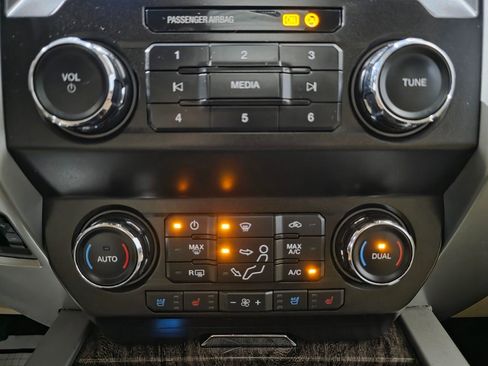 Used 2019 Ford F250 Lariat w/ Lariat Ultimate Package image 35