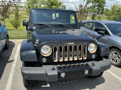Used 2014 Jeep Wrangler Unlimited Sahara AWD/4WD image 3