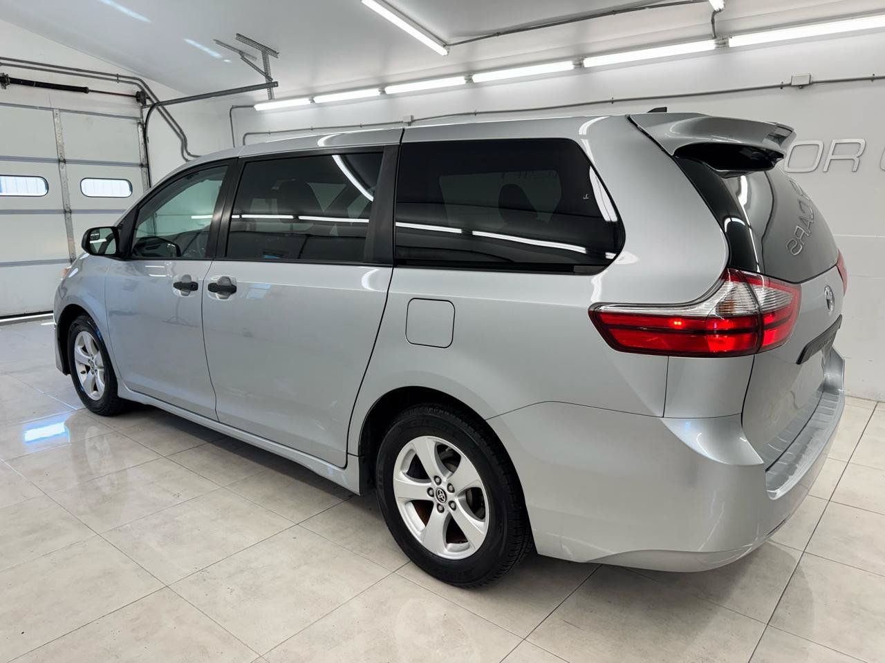 Used 2020 Toyota Sienna L FWD image 6