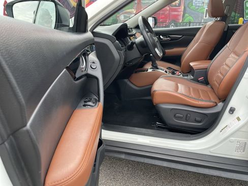 Used 2018 Nissan Rogue SL w/ Premium Package AWD/4WD image 14