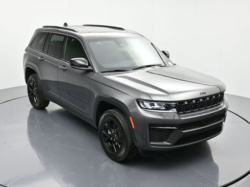 New 2026 Jeep Grand Cherokee Altitude RWD image 28