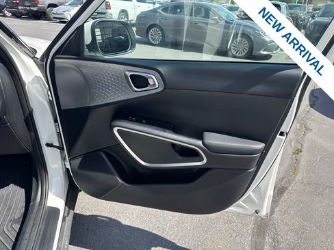 Used 2023 Kia Soul LX FWD image 10