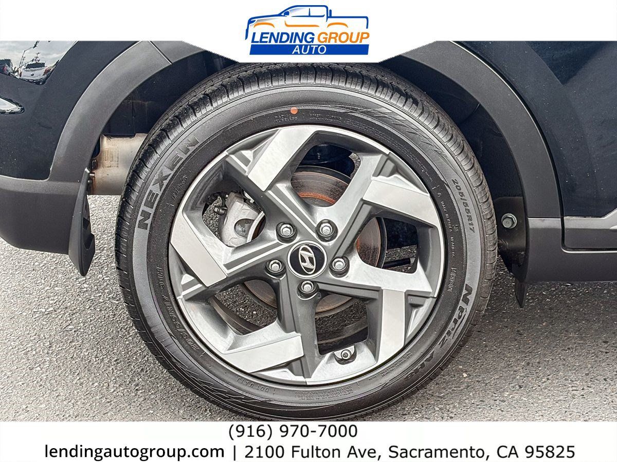 Used 2023 Hyundai Venue SEL FWD image 10