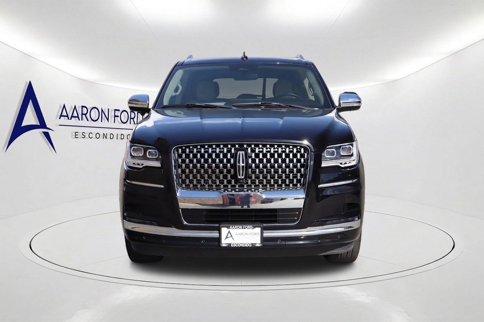 Used 2023 Lincoln Navigator Black Label AWD/4WD image 2
