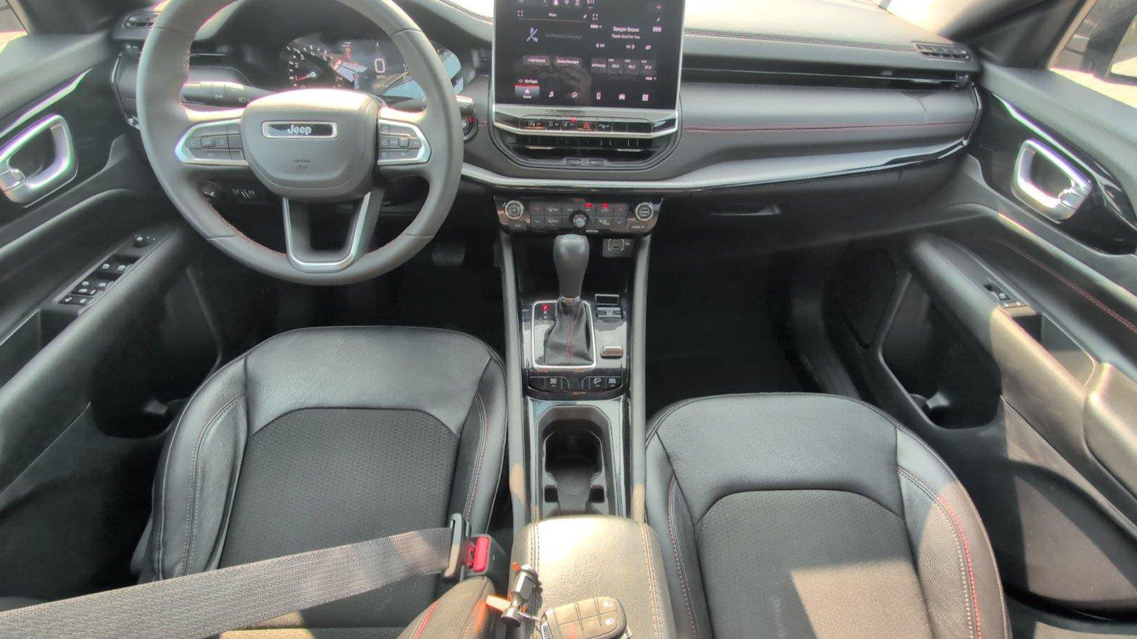 Used 2025 Jeep Compass Trailhawk AWD/4WD image 33