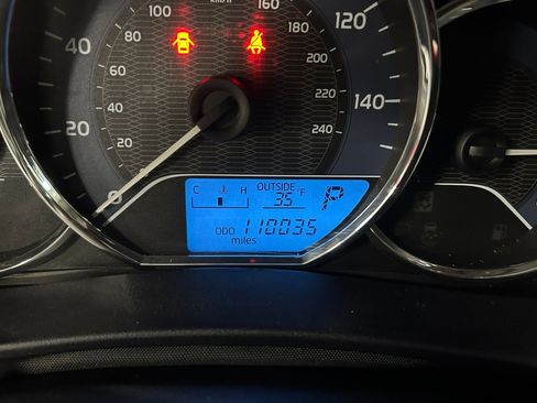 Used 2015 Toyota Corolla LE image 16