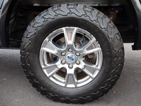 Used 2015 Ford F150 Lariat w/ Equipment Group 502A Luxury AWD/4WD image 41