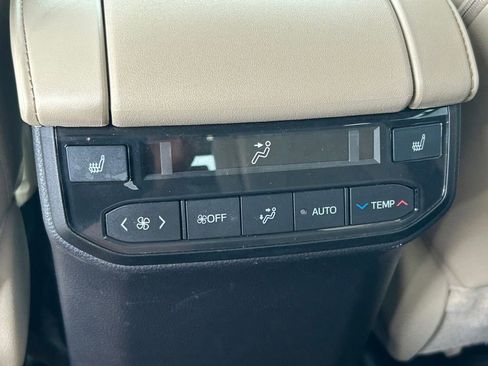 Used 2023 Toyota Highlander Platinum image 26