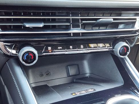 New 2026 Chevrolet Traverse LT image 17