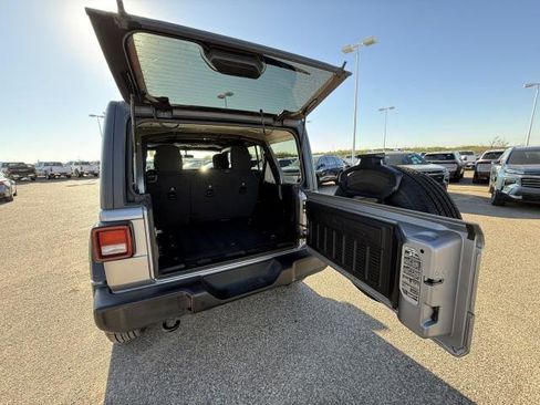 Used 2020 Jeep Wrangler Unlimited Sport S image 31