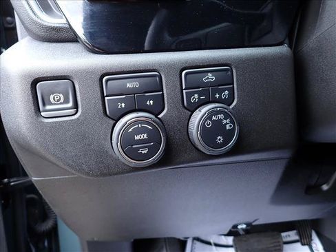 Used 2025 Chevrolet Silverado 1500 LT AWD/4WD image 16