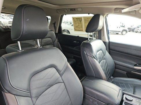 Used 2023 Nissan Pathfinder Platinum w/ Cargo Package image 12