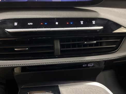 Certified 2025 Buick Enclave Preferred AWD/4WD image 20