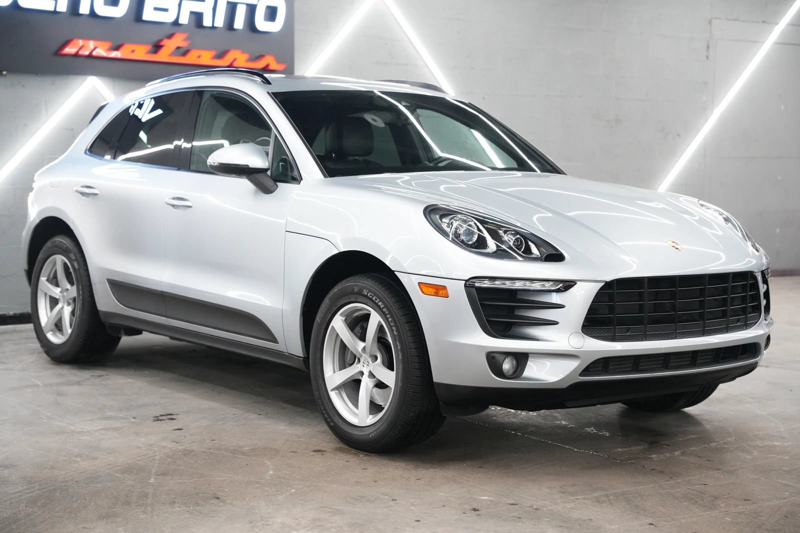 Used 2018 Porsche Macan Sport Edition AWD/4WD image 8