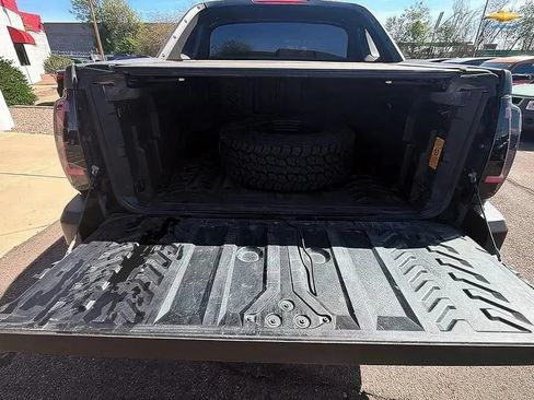 Used 2004 Chevrolet Avalanche 2500 w/ Preferred Equipment Group AWD/4WD image 12