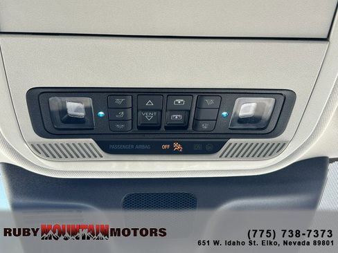 Used 2025 Ford Expedition Platinum AWD/4WD image 19
