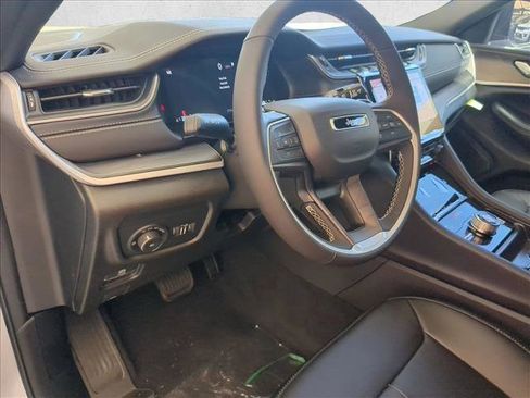 New 2025 Jeep Grand Cherokee Limited image 3