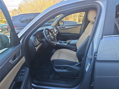 Certified 2024 Volkswagen Atlas Cross Sport SE image 15
