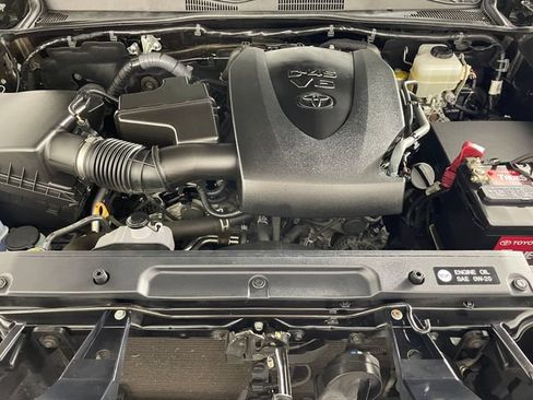 Used 2017 Toyota Tacoma TRD Off-Road AWD/4WD image 20