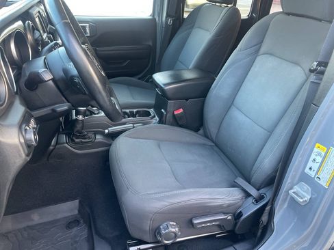 Used 2018 Jeep Wrangler Unlimited Sport S AWD/4WD image 16