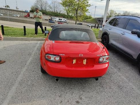 Used 2006 MAZDA MX-5 Miata Touring image 9