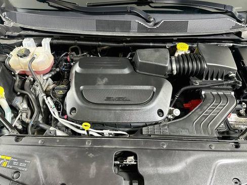 Used 2025 Chrysler Pacifica Limited FWD image 37