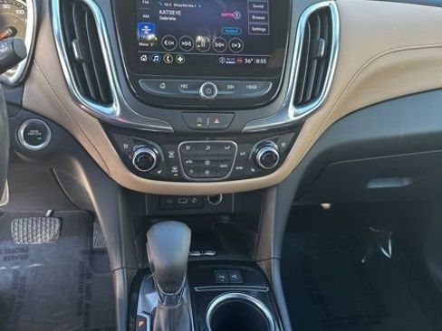Used 2022 Chevrolet Equinox Premier AWD/4WD image 23
