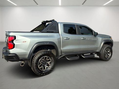 Used 2025 Chevrolet Colorado ZR2 w/ Technology Package AWD/4WD image 4