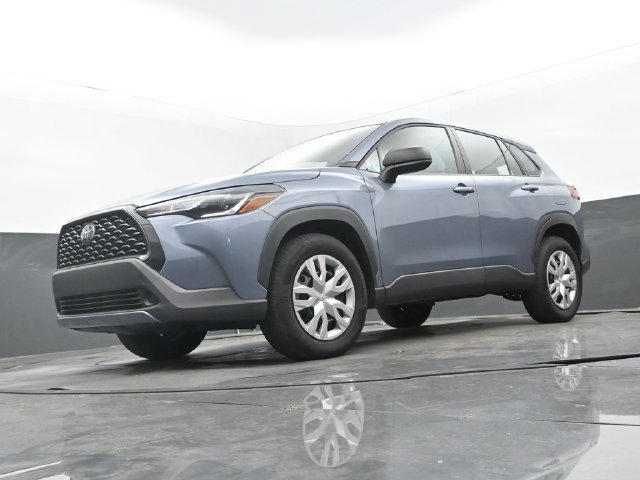 Used 2025 Toyota Corolla Cross L FWD image 12
