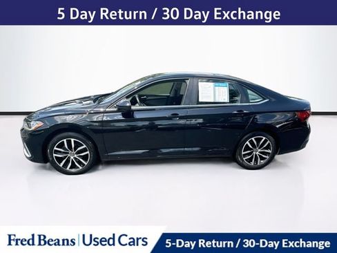 Used 2025 Volkswagen Jetta SE FWD image 5