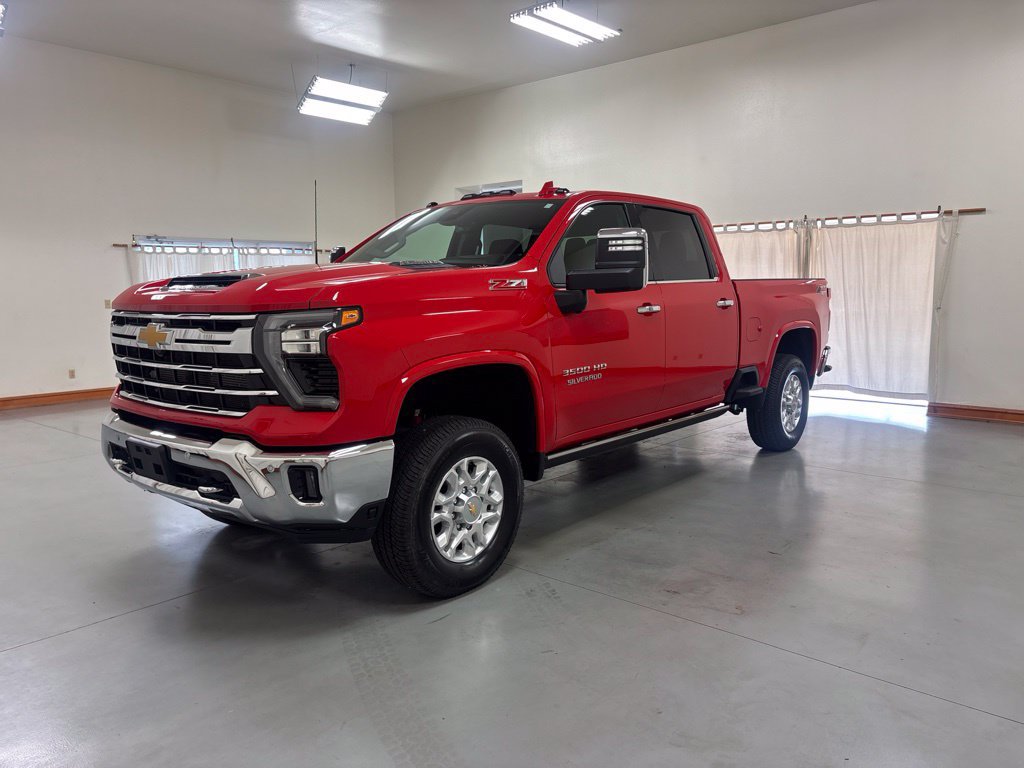 Used 2024 Chevrolet Silverado 3500 LTZ w/ LTZ Plus Package AWD/4WD image 4