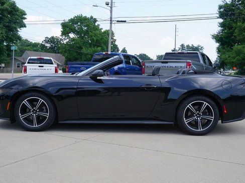 Used 2025 Ford Mustang Premium RWD image 10