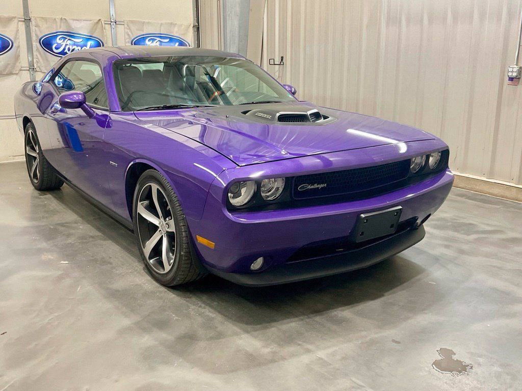 Used 2014 Dodge Challenger R/T RWD image 2