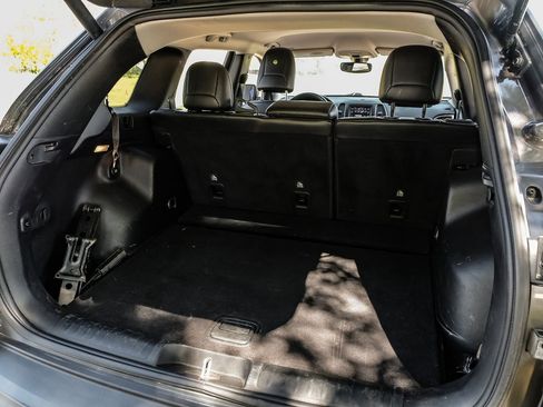 Used 2019 Jeep Cherokee Latitude Plus w/ Comfort/Convenience Group image 60