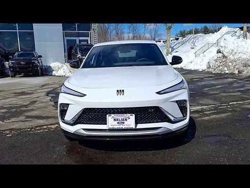 Used 2025 Buick Envista Sport Touring w/ Convenience II Package image 3