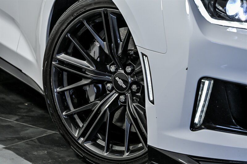 Used 2018 Chevrolet Camaro ZL1 RWD image 3