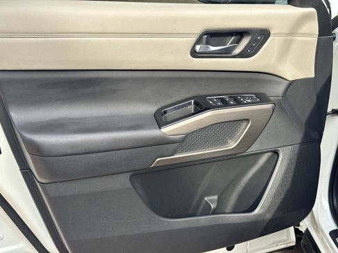 Used 2022 Nissan Pathfinder Platinum w/ Cargo Package image 17