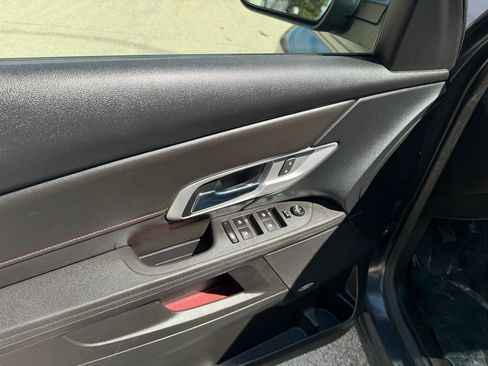 Used 2017 GMC Terrain SLE w/ Convenience Package image 10