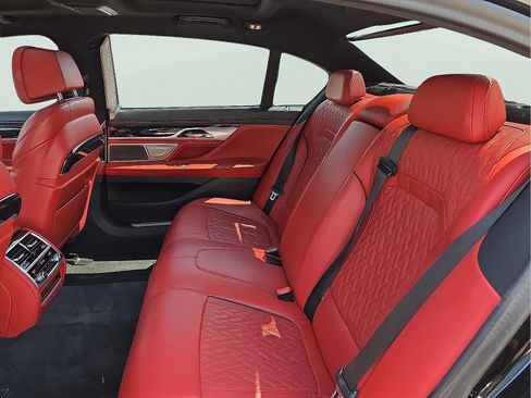 Used 2022 BMW 740i w/ M Sport Package image 9