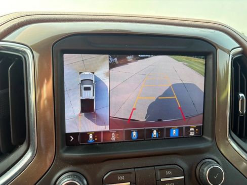 Used 2021 Chevrolet Silverado 1500 High Country w/ Technology Package AWD/4WD image 26
