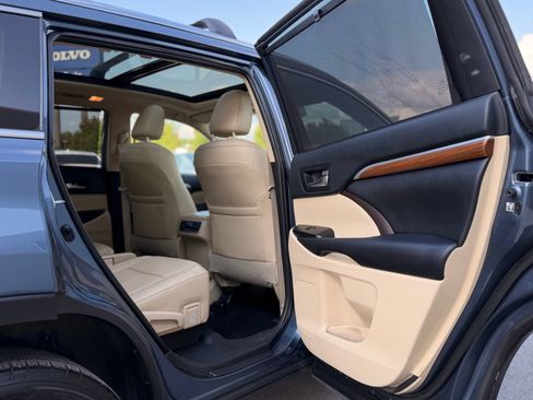 Used 2019 Toyota Highlander Limited Platinum FWD image 20
