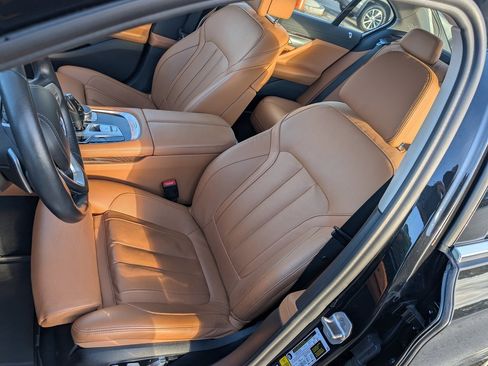 Used 2022 BMW 740i xDrive image 22