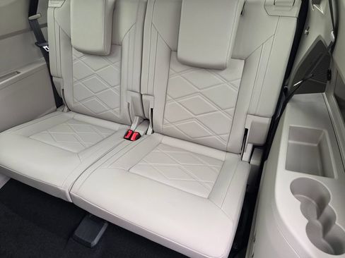 New 2026 Volkswagen Atlas SE FWD image 24